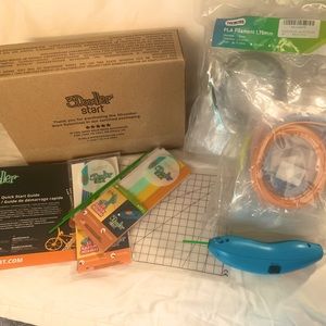 Set of 2 3D pens with extras